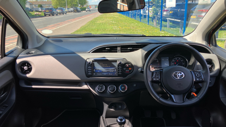 Toyota Yaris 1.5 VVT-i Icon Tech 5dr Petrol Hatchback